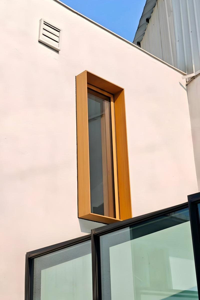 WCT aluminum casing used as window surround (4 sides)