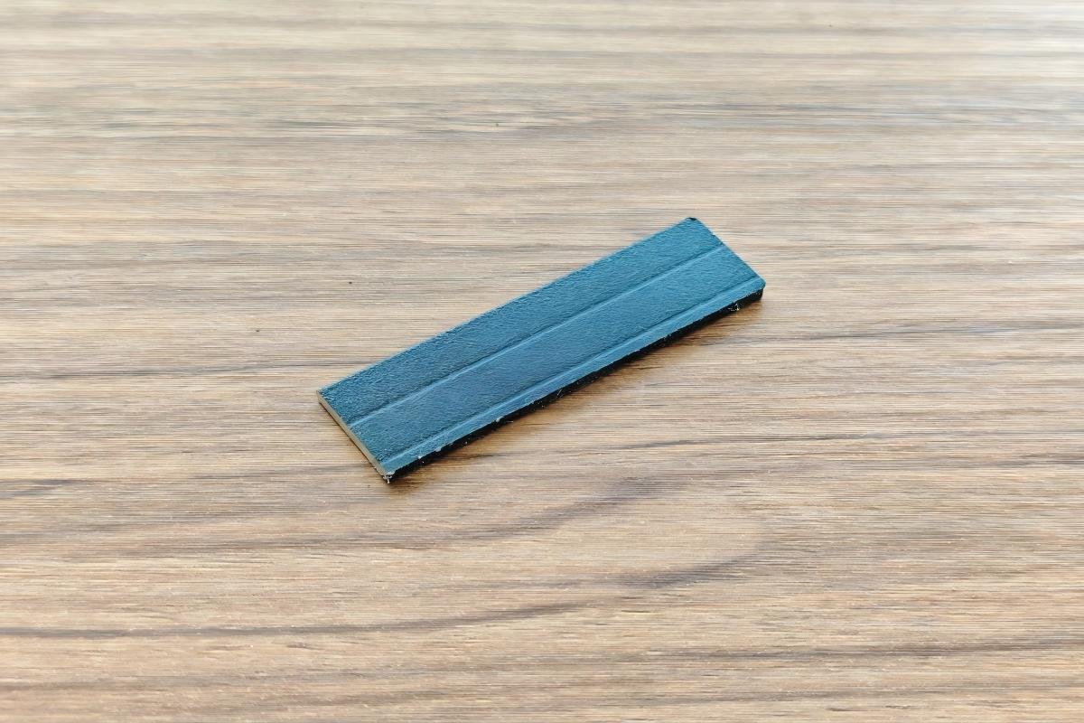 Aluminum window casing 45 degree miter corner with corner bracket and screws